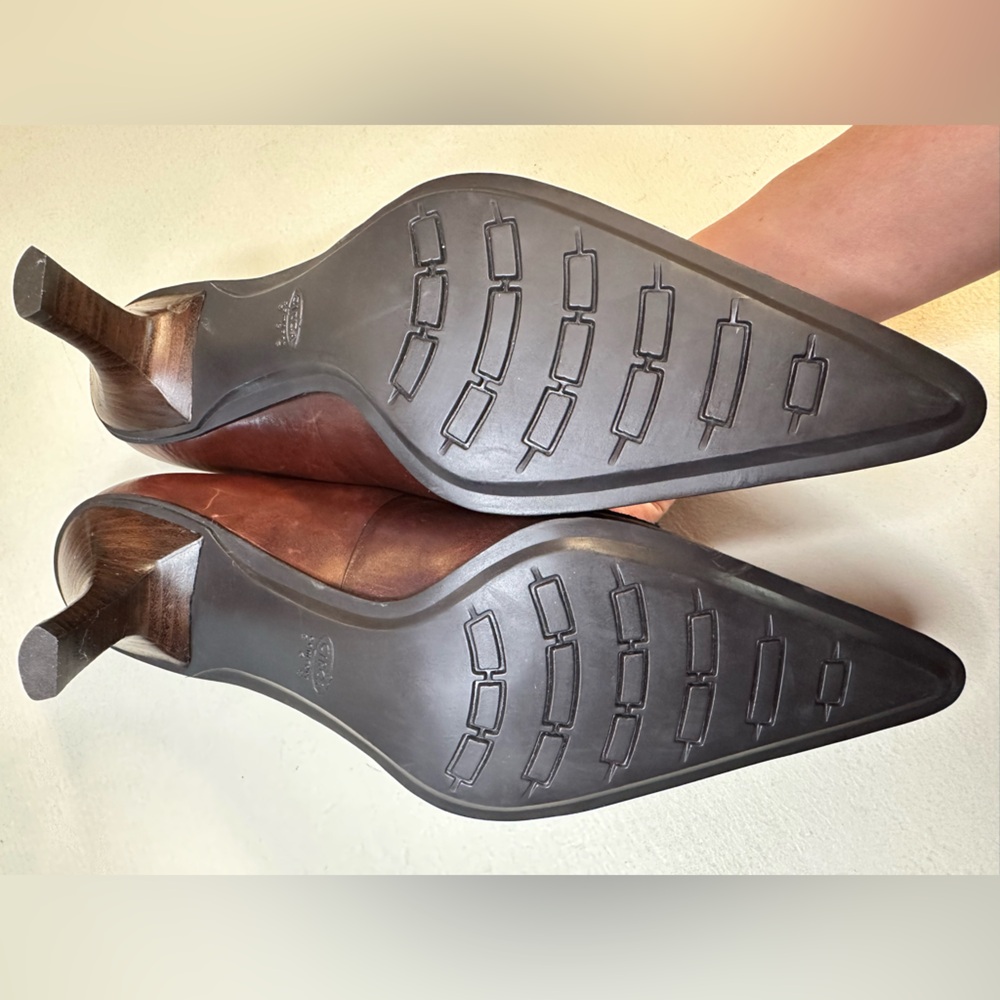 Joan & David Brown Leather Heels with Pointed Toe - Picture 9 of 10